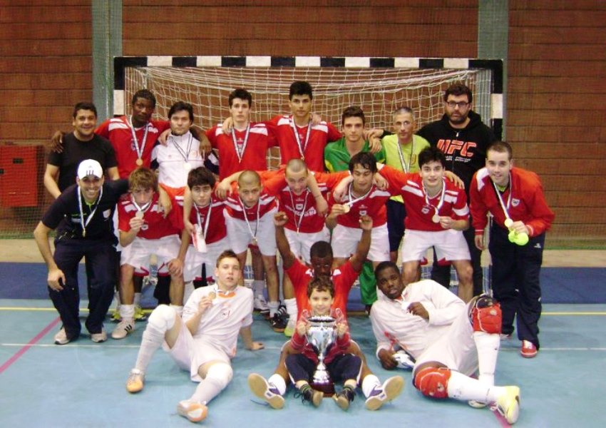 <i>Equipa de Futsal Junior - Campeões distritais AFL 1º Divisão 2012 © por GRCP Casal do Rato</a></i>