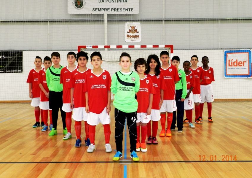 <i>Formação da equipa de futsal Infantis 2013/14 © por GRCP Casal do Rato</a></i>